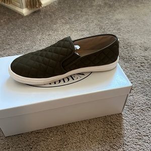 Steve Madden olive sneaker